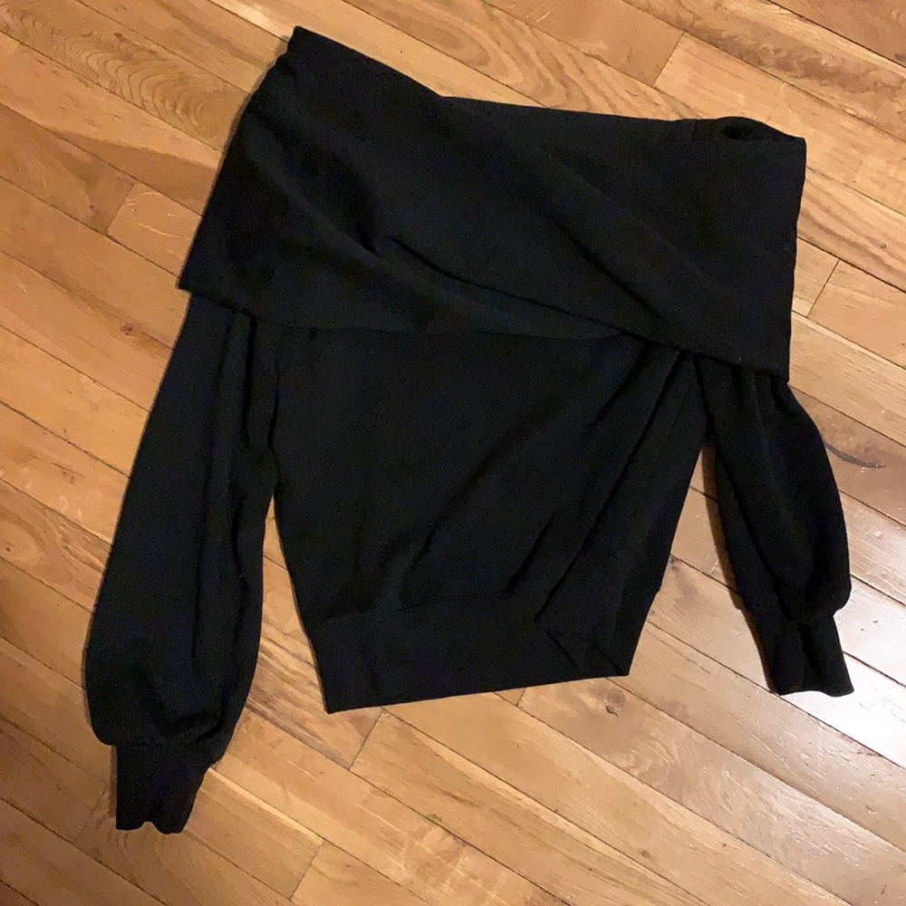 Carbon 38 off the shoulders sweater